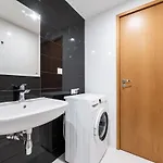 Location - Large Balcony - New Building Apartamento