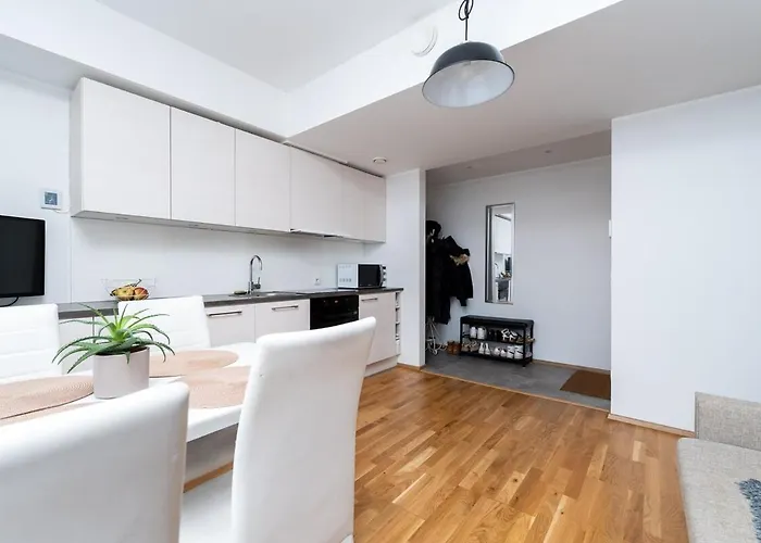 Location - Large Balcony - New Building * タリン