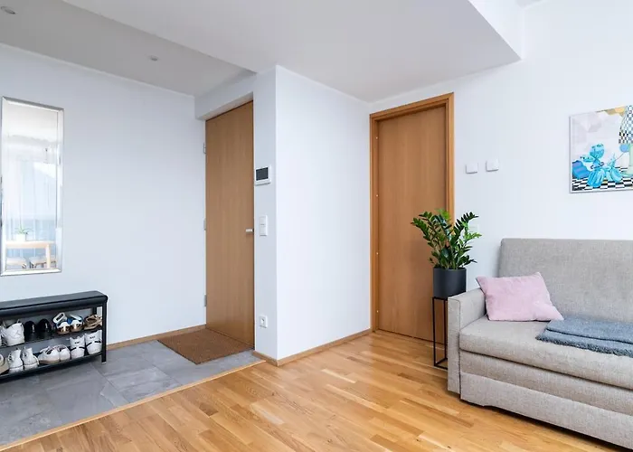 Location - Large Balcony - New Building * タリン